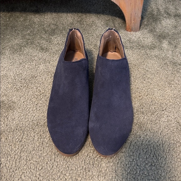 Kenneth Cole Reaction Side Way Navy Suede Ankle Boots - Picture 2 of 9